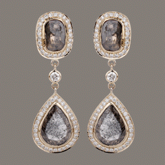 Earrings made of 750 yellow gold with a diamond disc