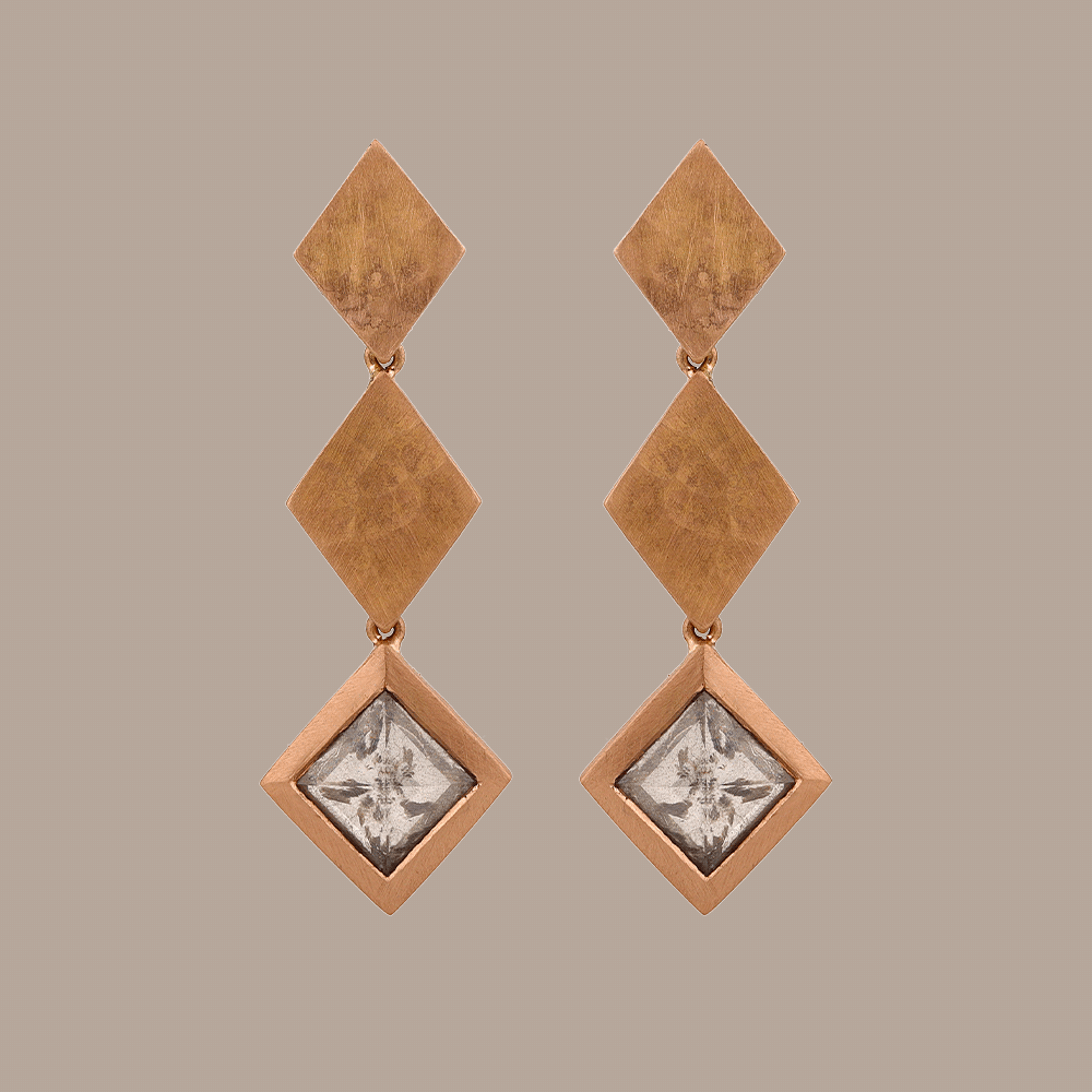 Earrings made of 750 rose gold with a diamond disc