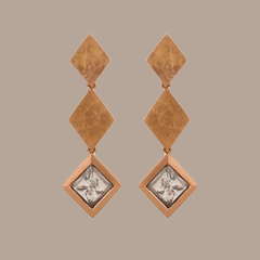 Earrings made of 750 rose gold with a diamond disc