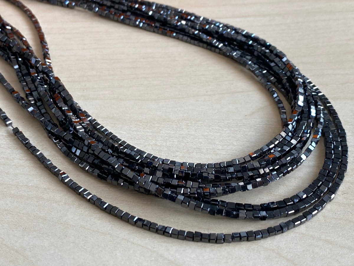 DIAMOND STRANDS CUBE WITH 0.50MM HOLE